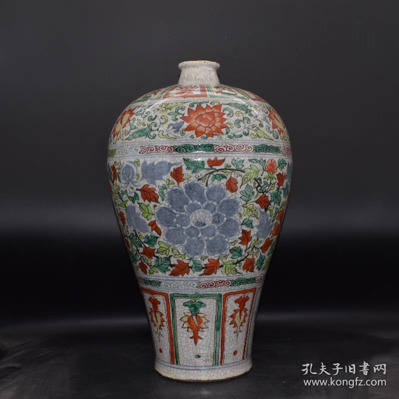 青花手绘红绿彩缠枝莲纹大号梅瓶