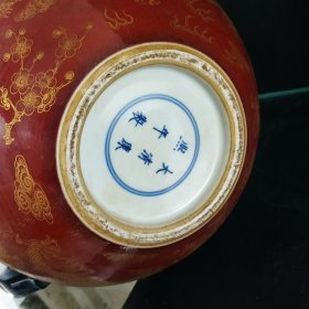 大清康熙郎红釉描金龙凤呈祥天球瓶一对