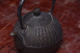 老铸铁【养生茶壶】 总高16厘米壶高11厘米长14厘米宽12厘米 造型唯美，艺术境界造诣深厚。茶艺空间，养生必备