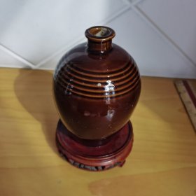 酱釉酒瓶
