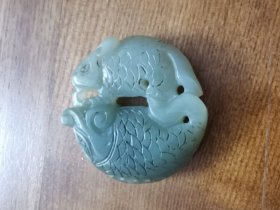 和田玉双鱼把件(玉珮，手工雕刻，重46克)