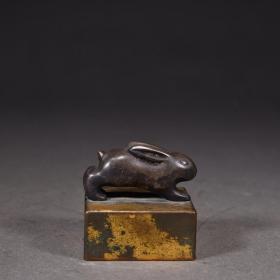 旧藏·铜鎏金兔钮印章规格：高4.6cm 宽4.5cm 重428克