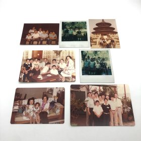 中国第一代钢琴家、曾任中央乐团首席钢琴巫漪丽（1931-2019）旧藏，八十年代同海外亲属合影照片一组六枚（巫漪丽，祖籍广东河源，祖父巫恩福、祖母李英娇1893年移民美国夏威夷，也是父亲著名建筑师巫振英出生地）