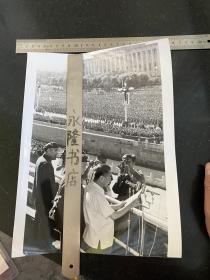 时期毛主席林彪同志和周总理在天安门城楼上向红卫兵小将们讲话老照片 大尺寸