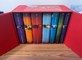 The Complete Harry Potter Collection：Contains: Philosopher's Stone / Chamber of Secrets / Prisoner of Azkaban / Goblet of Fire / Order of the Phoenix / ... Hollows