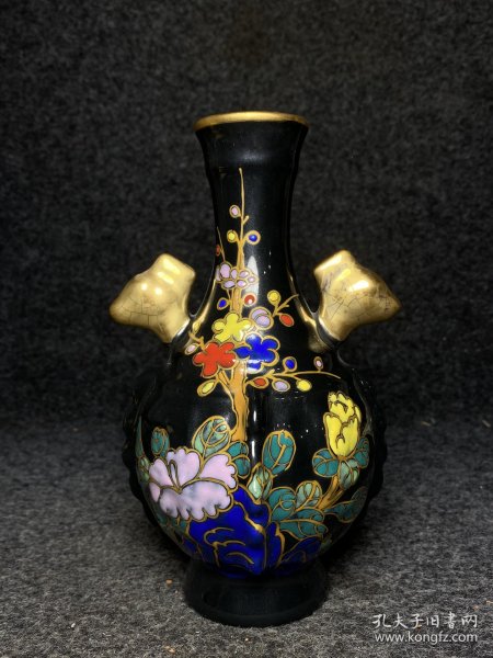 珍藏瓷花瓶尺寸：直径11厘米，高19.3厘米。 盒子尺寸：长宽高26.5/17/15厘米