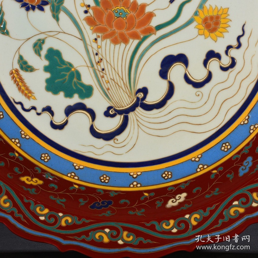 点击查看原图 明宣德红釉五彩描金一束莲纹菱口折沿盘5*40厘米