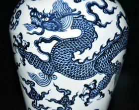 旧藏 明代宣德青花云龙纹梅瓶一对【30.5×20.5cm】