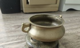 清代原座压经耳炉，带原座的很难的，尺寸大，655g，公博已评级，口径11cm,高10