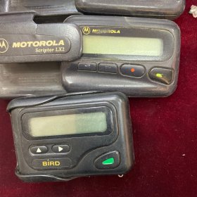摩托罗拉BP机 MOTORLA 传呼机 【经典再现 ，怀旧收藏】还其它品牌，共12台，品相如图，请自鉴。
