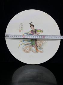 旧藏几十年麻姑献寿赏盘一件，器型漂亮，瓷胎端正，瓷质细腻，画作精细，油润包浆，完整全品。