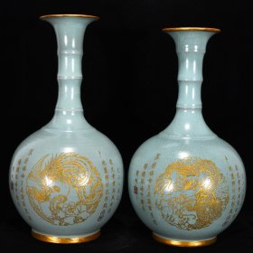 宋汝窑包口铭文鎏金刻龙凤纹竹节瓶，高42厘米，直径23厘米