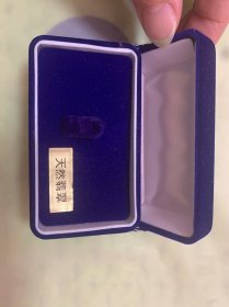 【海外回流  vintage中古】回流中古首饰盒   有年份  很实用  细节可见，仔细看好图片，尺寸如图，有瑕疵，介意勿拍，谨慎下单！出售不退！偏远地区邮费联系客服另算！
