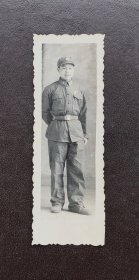 老照片，佩戴列兵符号军衔领章，解放军，背题赠给指导员作永久留念，1963年
