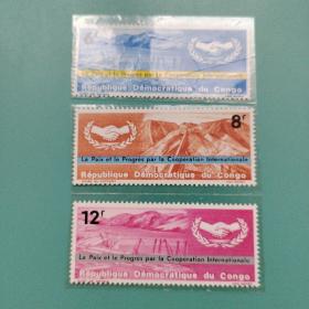 刚果发行《非洲援建》3枚全新邮票