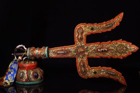藏器回流天铁纯手工打造，錾刻镶嵌天珠，贝壳老，高59，宽31，重约2830克…………