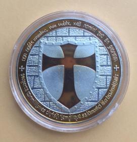 外国钱币硬币纪念章类：欧洲圣殿骑士 黄色镀银纪念币（直径40mm）