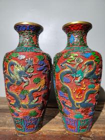 珍藏剔红漆器花瓶 
单高38厘米长18厘米 一对重2600克