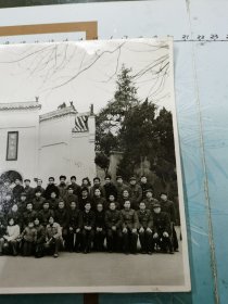 老照片:WD电缆终端设计审查会(全体合影) 1983年、 在武汉归元寺大门口合影