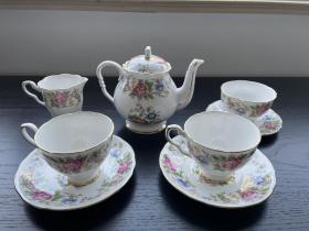 西洋欧洲古董瓷器2人茶具一套 英国Royal Stafford制 壶高13cm直径11cm 含茶壶奶罐糖罐杯子碟子共8件 1950年代