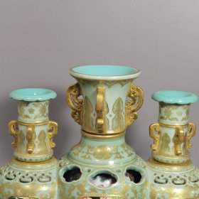 清乾隆 御製洋彩粉青地描金内狩猎图三元转旖瓶
