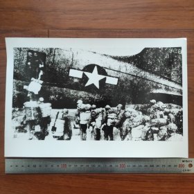 超大尺寸：1946年，美国飞机运送蒋军到进攻解放区前线