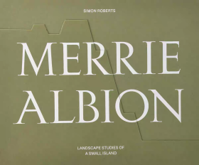 现货 Merrie Albion Simon Roberts 西蒙罗伯茨拍摄了英国各地的事件和地方 纪实摄影 城市景观摄影