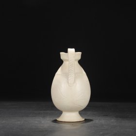 旧藏 北宋 定窑白釉剔花大执壶 尺寸：高22.5公分 口径7.5公分 肚径12公分