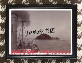 【照片装框】清末约1907年镇江京口三山之焦山及江中行驶的军舰等场景，可见定慧寺寺庙建筑和军舰上悬挂的舰艇。照片内容少见、精印装框，可作装饰或主题展览，接受定制 费用另计