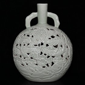 清代龙泉雕刻镂空荷花纹双耳扁瓶 古玩古董古瓷器老货收藏