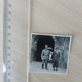 民国间，日本占领苏州老照片，一张，日本兵与汉奸在枫桥。大小如图示