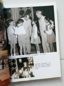 缘 瞿弦和 张筠英 影像集 结婚四十年纪念(2007) 张筠英是53年国庆节天安门城楼向毛主席谢花那位少女,瞿弦和名演员,本书是翟弦和签名赠送张献华(律师)的。