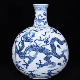 明宣德青花龙纹扁瓶，高31厘米，直径24厘米