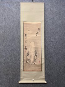 古筆人物图【井上士朗】 1742-1812 江戸時代中期-後期の俳人。 寛保2年生まれ。名古屋の産科医。加藤暁台にまなび,その高弟として活躍,蕪村門など他派にもおもんじられた。鈴木道彦,江森月居とならんで寛政の三大家のひとり。文化9年5月16日死去。71歳。名は正春。通称は専庵。別号に枇杷園,朱樹叟。句集に「枇杷園句集」,編著に「麻刈集」など。