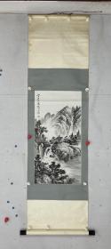 陈风（1906-1995），原名绶，字子恒、紫恒、梦得，号石叟、虎公，室名钟烟山房、回风堂，浙江鄞县（今宁波市）人。晚年移居湖北武汉。他身前淡泊名利，疏于人事，但艺术上高逸超妙，有独到的造诣。所谓的“陈风画虎”是上世纪60年代陈风先生所获得的美誉，时陈风年过50，对于一位在中国画艺术上孜孜以求的艺术家而言，正是其收获的人生黄金时期。