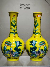 旧藏“大清雍正年制”精工细作满工黄釉留白青花斗彩通景人物故事纹长颈瓶一对。