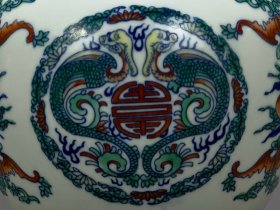 清乾隆斗彩螭龙纹罐16/15.5厘米