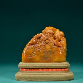 旧藏·田黄石龙戏珠印章摆件规格：高8cm宽9cm重614g（不含底座）