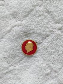 毛主席小型圆像章，背文“南宁”
直径16毫米
包邮