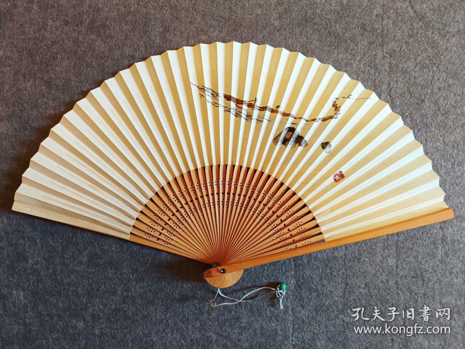 航 日本回流京扇纸扇 手工设色 扇高22Cm，展开最宽幅39Cm，竹骨扇，碧珠吊，保管好，自然旧品。