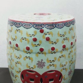 漂亮的瓷花鼓，粉彩福寿纹，高46宽34厘米，品相很好哦！