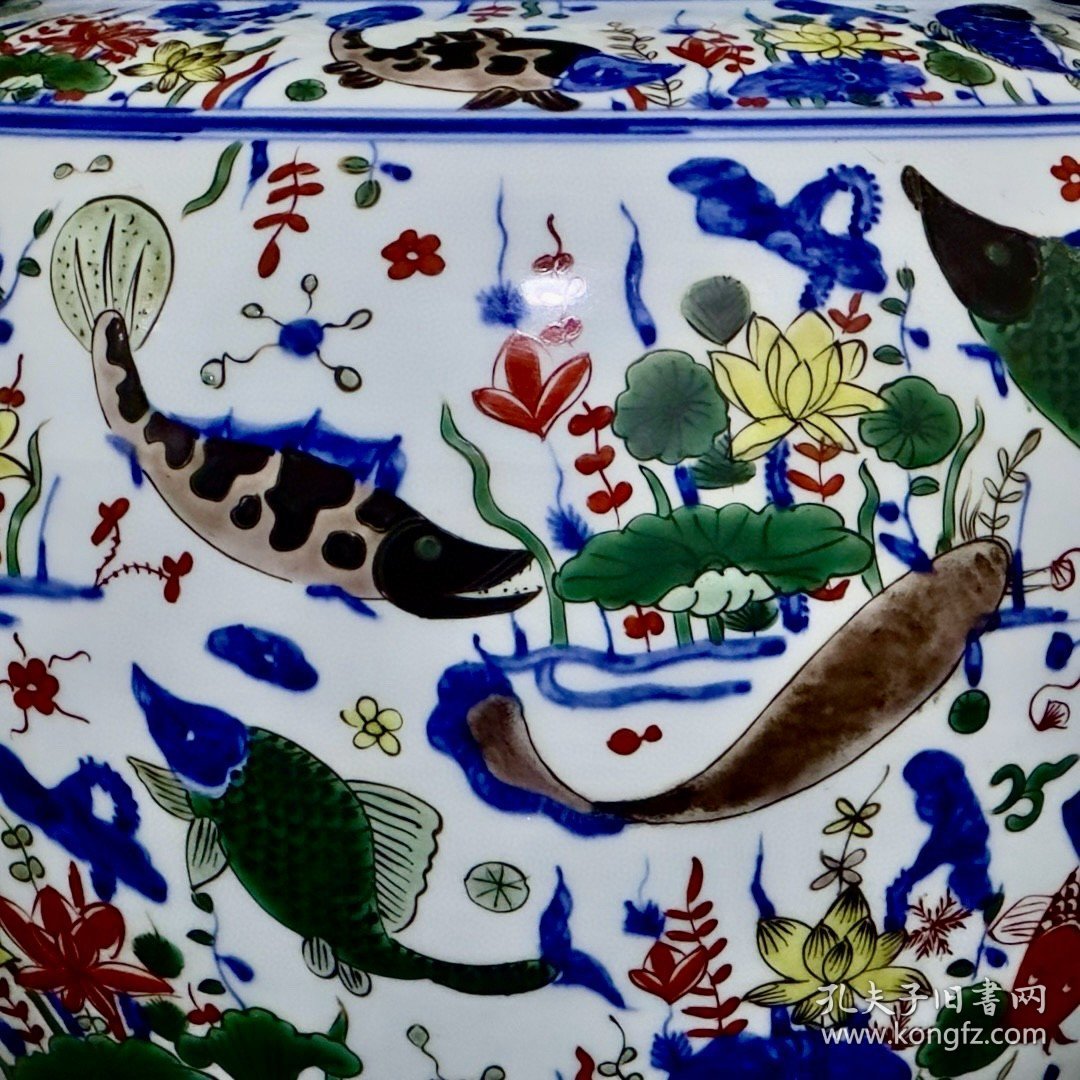 明嘉靖青花五彩鱼藻纹荷叶罐 35/32厘米