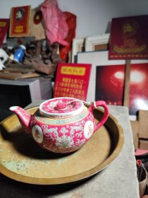 22.五十年代中期景德镇粉彩《万寿无疆》瓷茶壶