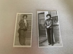 老照片 共二枚 上世纪70-80年代 西北地区宁夏银川 大妈装束 开心快乐 幸福的表情 美品
