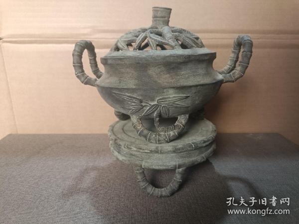 古董  古玩收藏  铜器   铜香炉  乾隆年制铜炉   纯铜香炉   长20厘米，宽15厘米，高22厘米，重量5.5斤