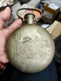 老铜瓶，完好，双面雕工漂亮，岁月痕迹明显