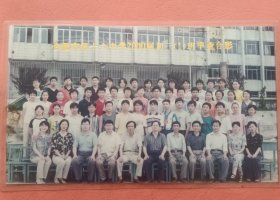 《怀旧合影照片》合肥市第十六中学2000届初三(1）班毕业留影 2000.6 (照片背面有人名录)