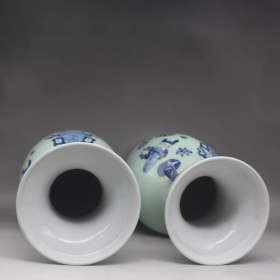 清青花博古纹双耳瓶一对