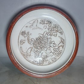 王炳荣手工浮雕外紫金釉内白釉菊花引蝶笔洗