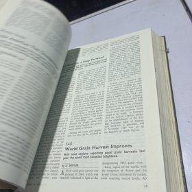 实物拍照这是《北京周报（Beijing Review）》1985年1 - 6月（第28卷，第1 - 25期）的合订本。《北京周报》是中国对外发行的英文新闻周刊，聚焦中国及国际的政治、经济、文化等领域资讯，该合订本承载了1985年上半年的相关新闻与评论内容，具有新闻类史料与参考价值。